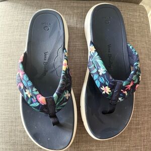Vera Bradley Women's Floral flamingo Sandals - Navy